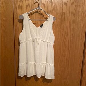 Lulu's Elegant White V-Neck Blouse. Woman’s size XL.